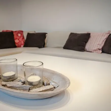 Apartment Cozy & Comfort, 10 Minutes Airport And Center